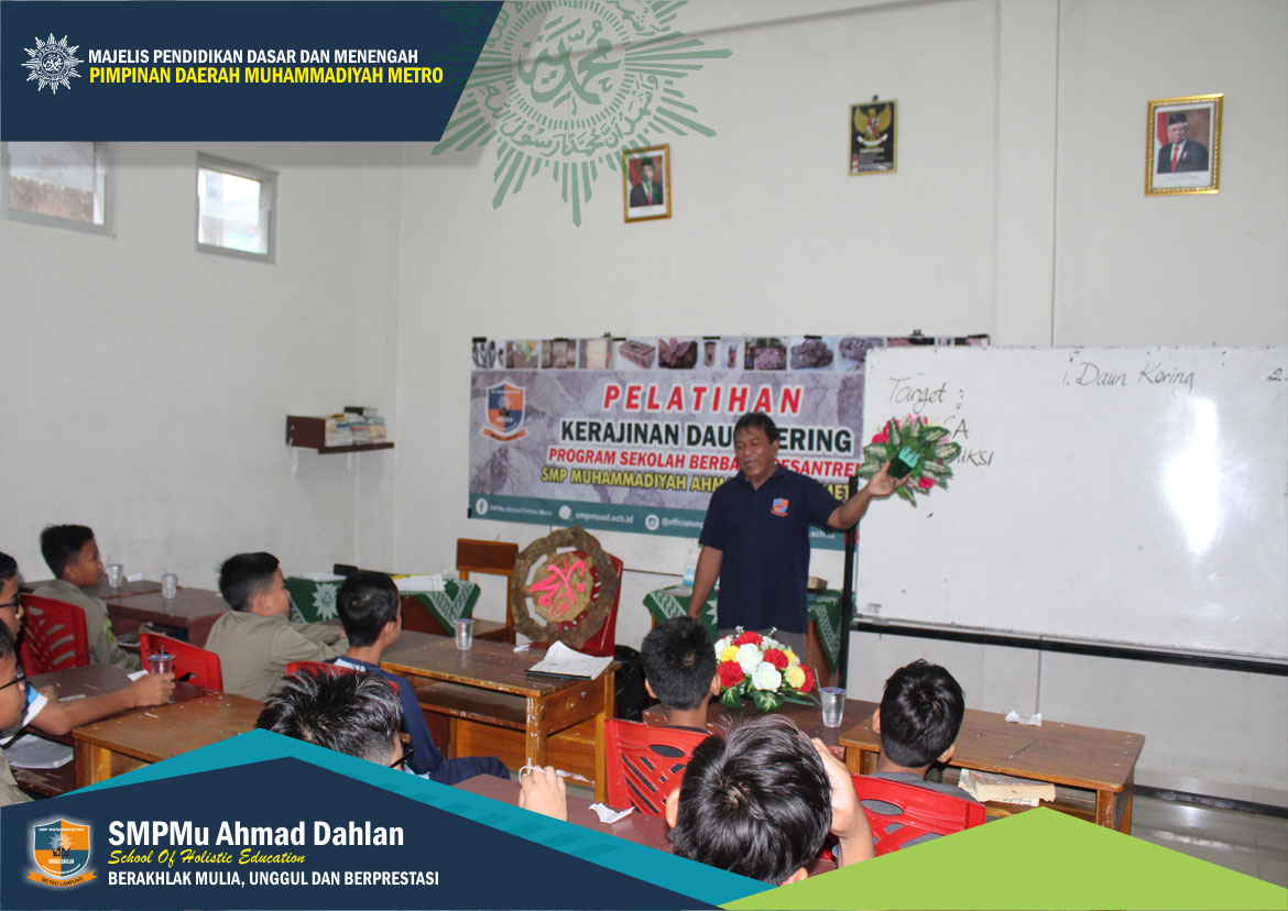 Program Pelatihan Kriya Daun dan Papan Bunga SMP Mu Ahmad Dahlan